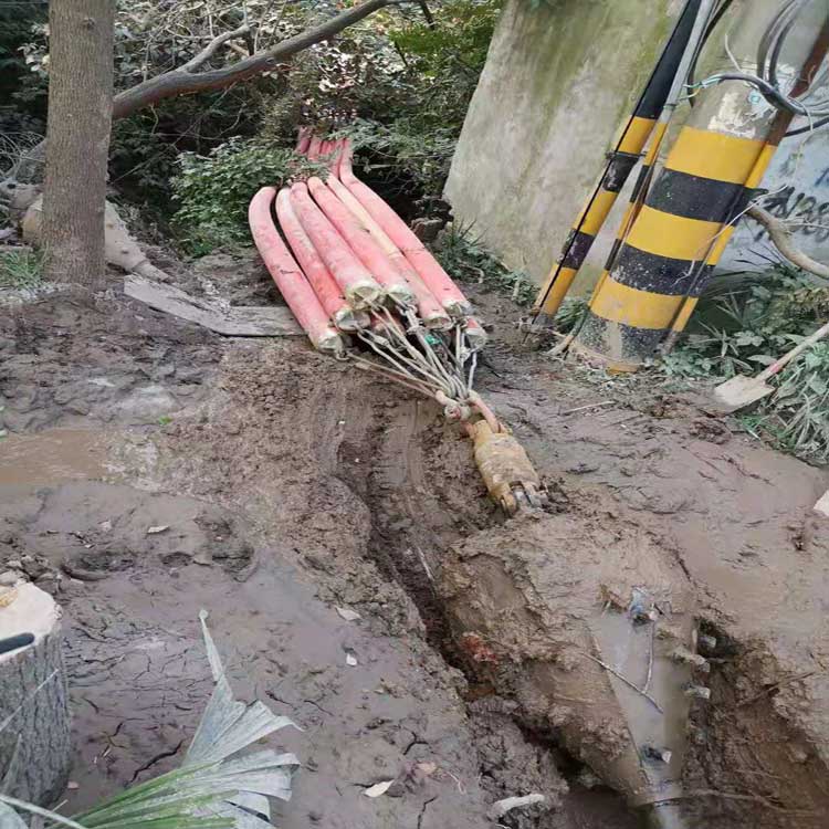 盐田拖拉管